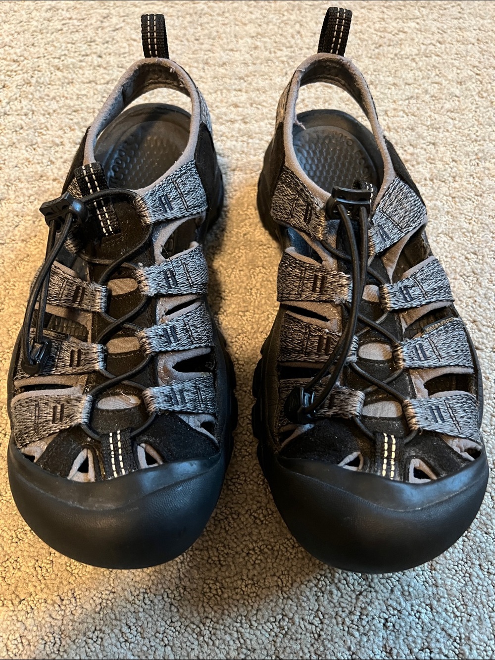 Keen men’s 8 Newport H2O waterproof Gray and Black Casual Closed-Toe Sandals